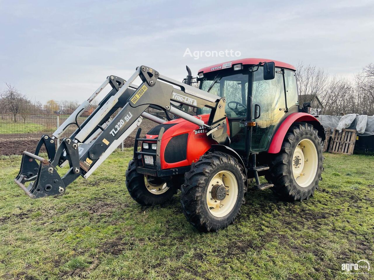 трактор колесный Zetor 8441.1