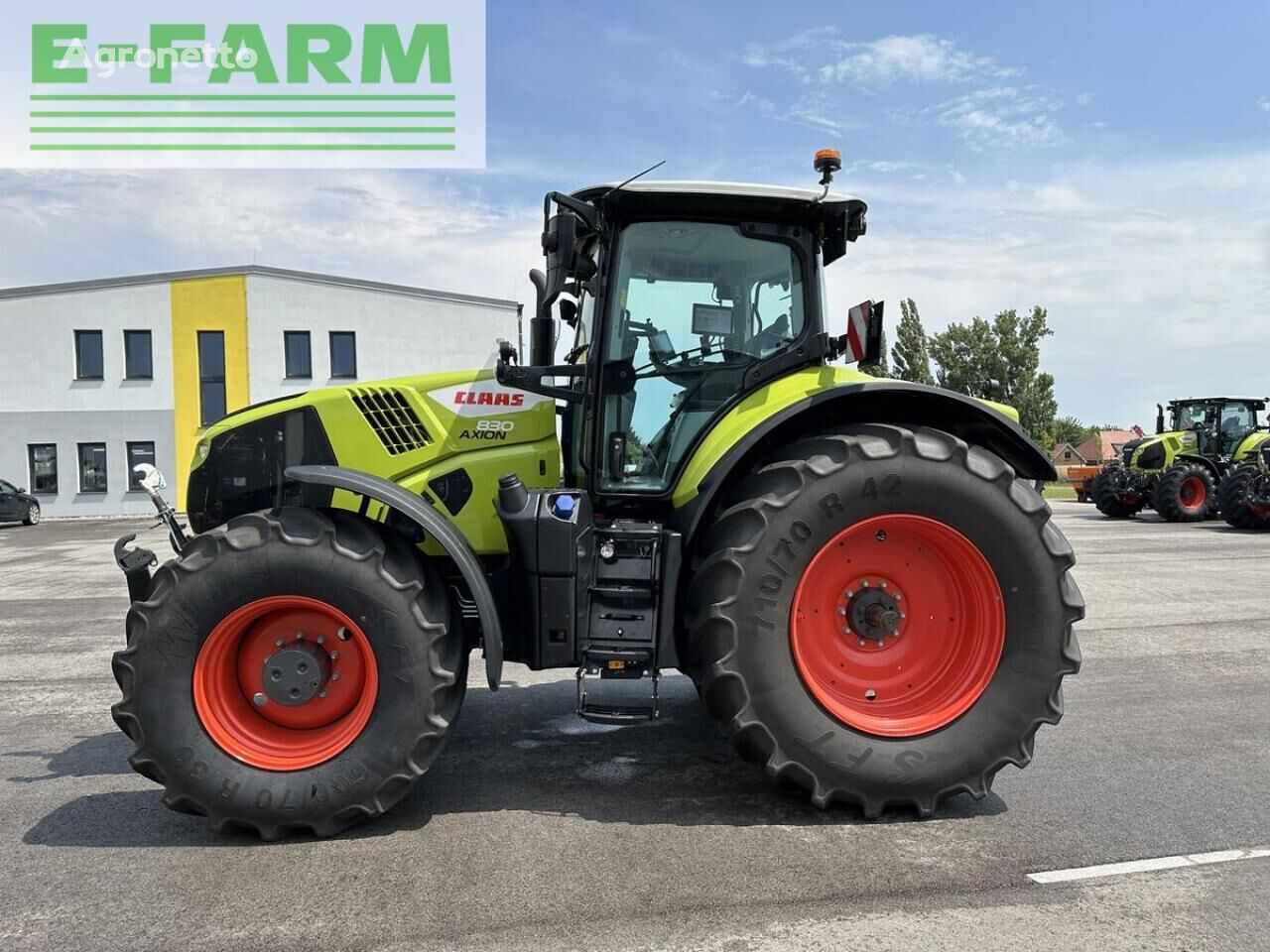 tracteur à roues axion 830 cebis