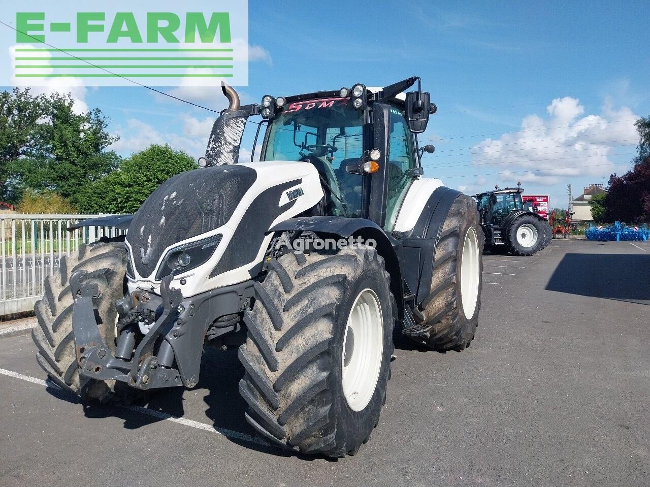 t234 versu tractor de ruedas