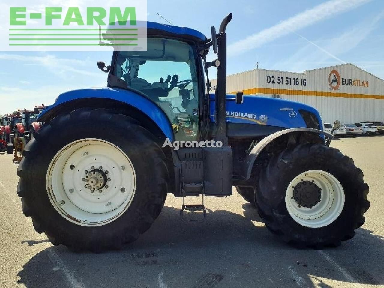 t7-235ac tractor de ruedas