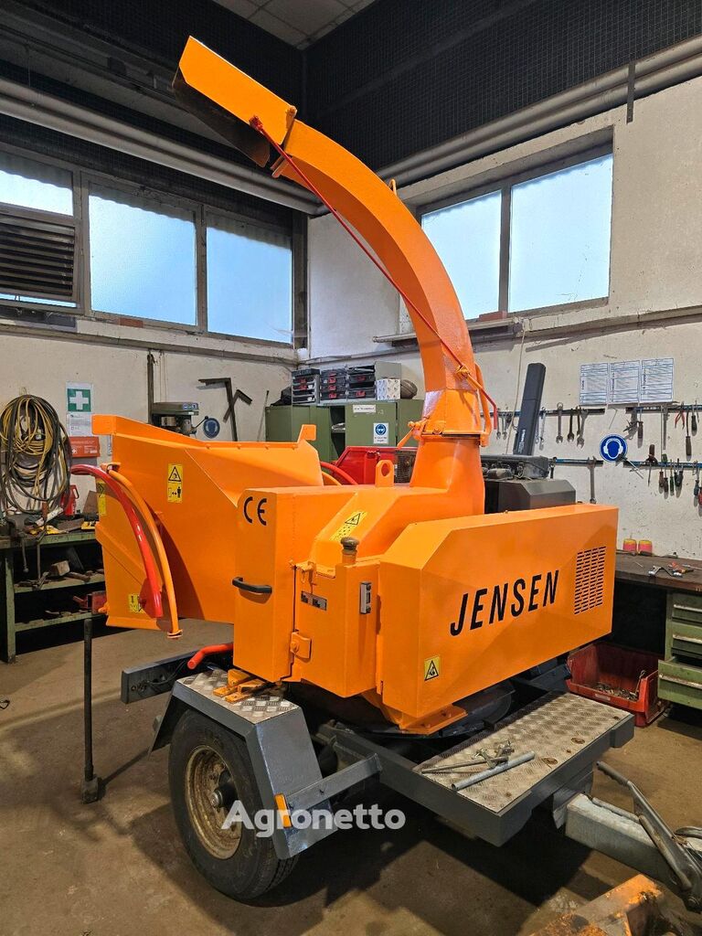 Jensen A328 wood chipper