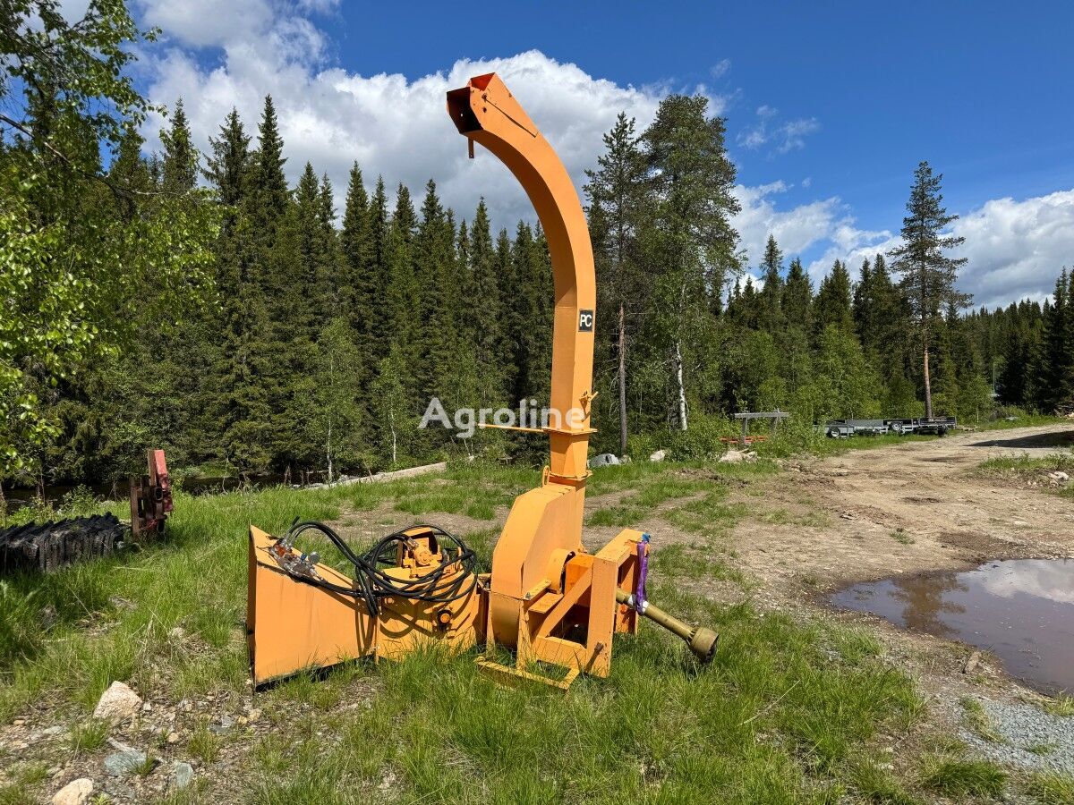 ماكينة تقطيع الأغصان PC traktormontert flishugger / fliskutter med hydraulisk innmating - Agroline